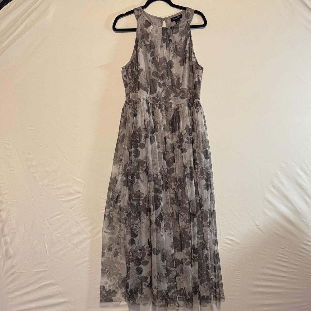 Chic Floral Maxi Dress in Black and Gray